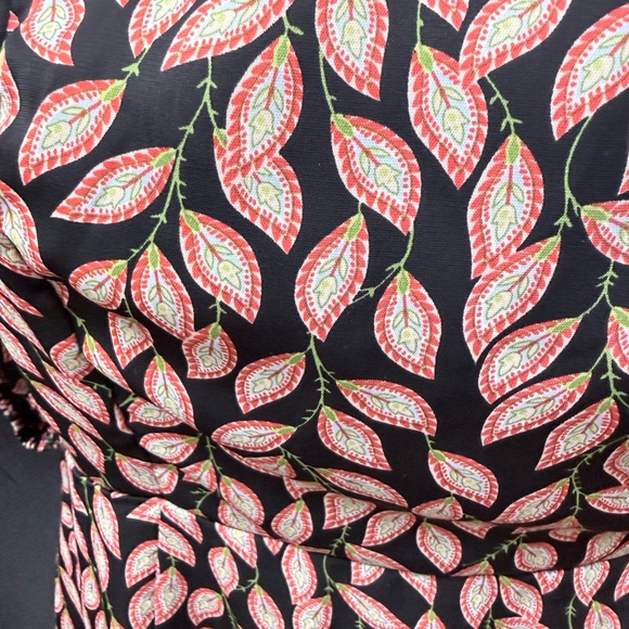 Beautiful Leaf Patterned Dress with Puff Sleeves - Picture 4 of 12